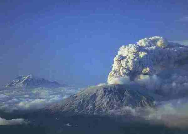 Mount Saint Helens - BLOWING - Mt. Rainer in background